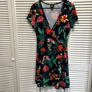 Summery comfortable tropical print wrap dress!